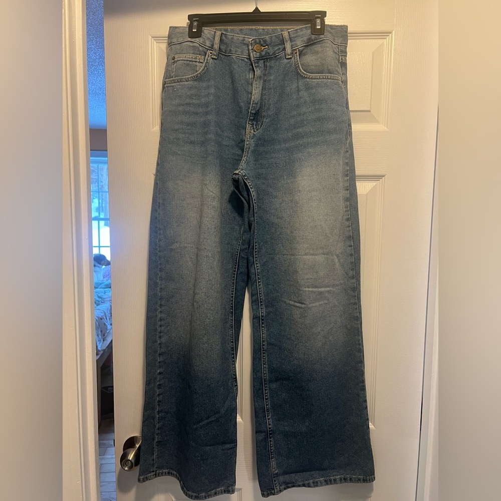 Urban outfitters BDG Ozzy wide leg jeans, vintage blue color, high waisted